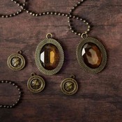 La Rochelle Antique Trinkets - Memory Hardware - Prima