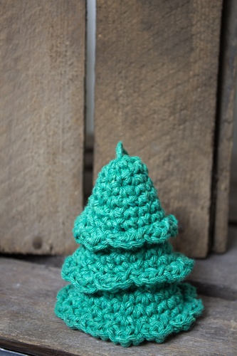 Hoooked DIY Crochet Kit Christmas Tree Hangers Eco Barbante - Ruby